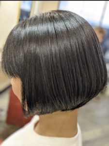 縛り癖を直すには縮毛矯正になります。