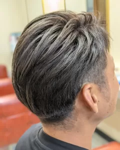 透明感のあるダークグレージュ