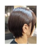 耳掛けショートボブスタイル。